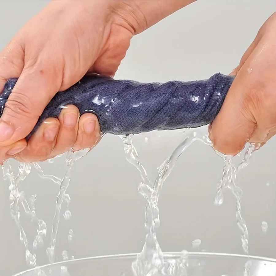 chiffon microfibre feuille fait tordre eau